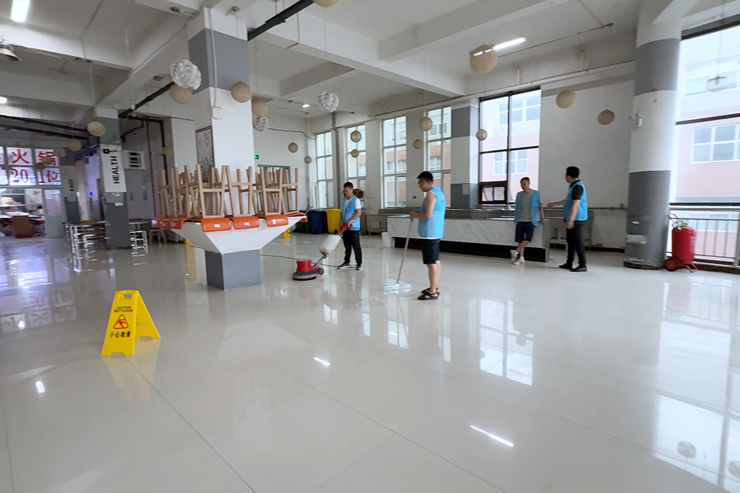 某大学餐饮中心地面防滑处理
