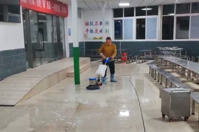某中学食堂防滑处理