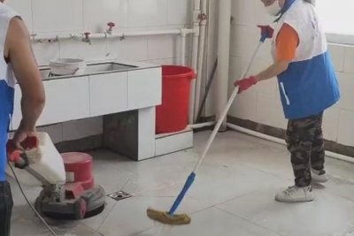 某中学洗衣房防滑处理