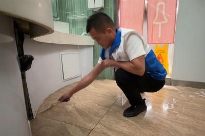 某商场卫生间防滑处理