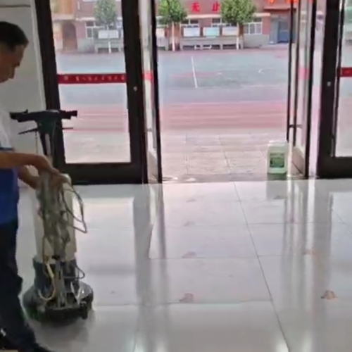 某学校教学楼防滑处理