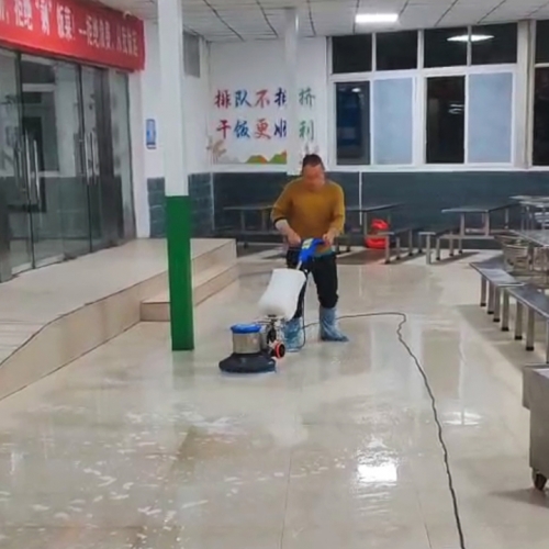 某中学食堂防滑处理