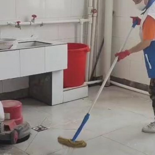 某中学洗衣房防滑处理